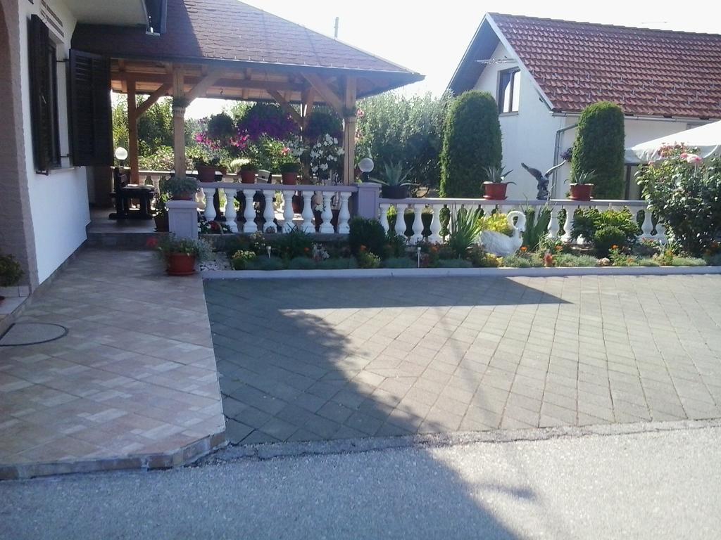 Čatrnja Guesthouse Tomas מראה חיצוני תמונה