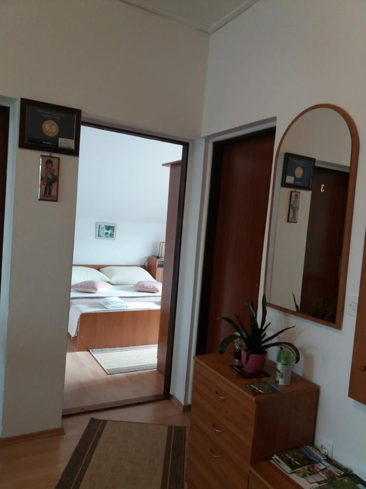 Čatrnja Guesthouse Tomas מראה חיצוני תמונה