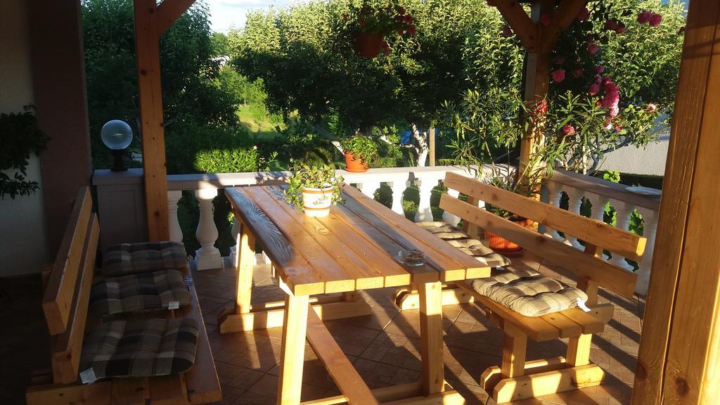 Čatrnja Guesthouse Tomas מראה חיצוני תמונה