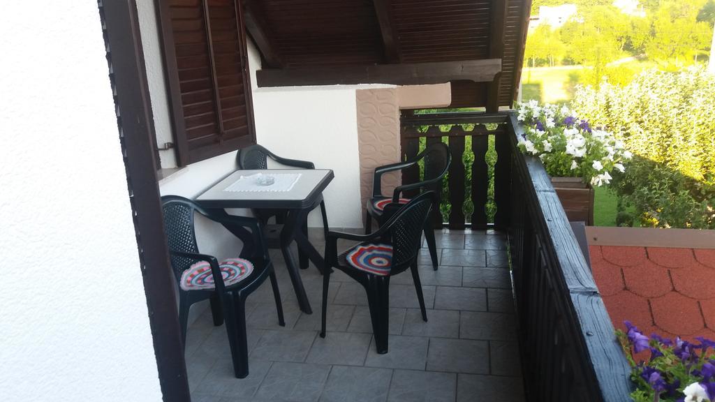 Čatrnja Guesthouse Tomas מראה חיצוני תמונה