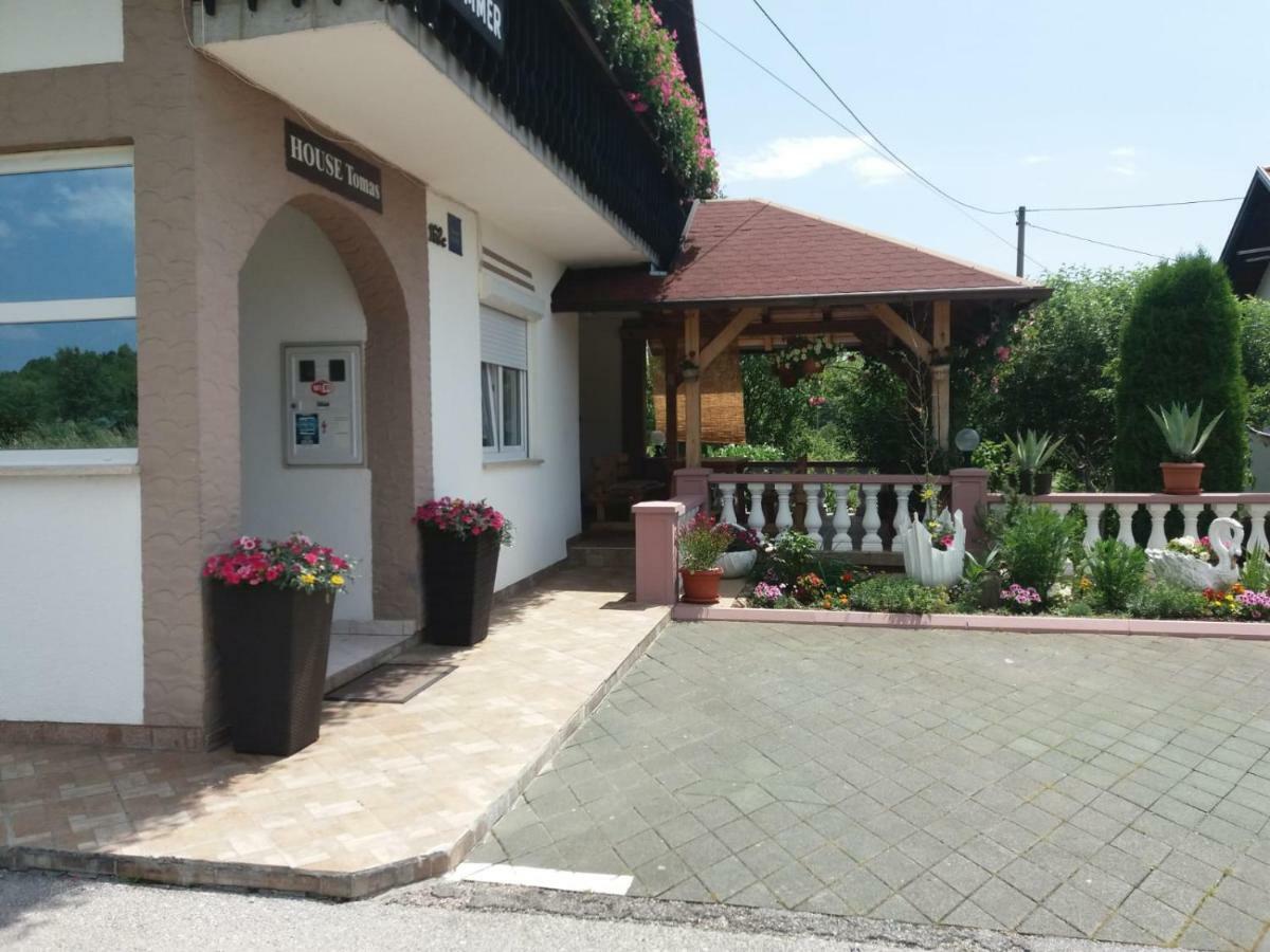 Čatrnja Guesthouse Tomas מראה חיצוני תמונה